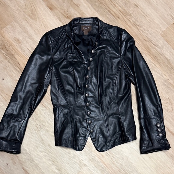 Danier Women's Sleek Black Leather Jacket - Picture 1 of 10